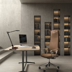 Aventador Quinti chair at a director's desk