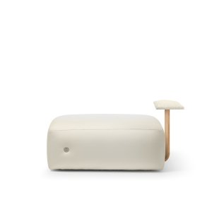 Adjustable feet under the plywood frame of the Quinti One Hundred