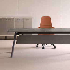 Metal beam with wood insert under the Rail desktop