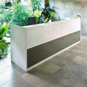 Vogue reception desk with closed corner module and dark finishing top