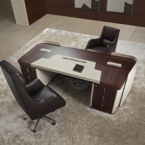Royal luxury executive table by i4Mariani in an MD cabin
