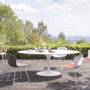Central pedestal of the Saarinen table by Eero Saarinen, no legs under the top