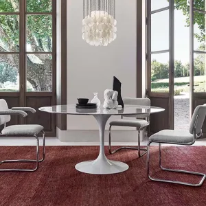 Coffee table from the Knoll Saarinen family in a lounge corner