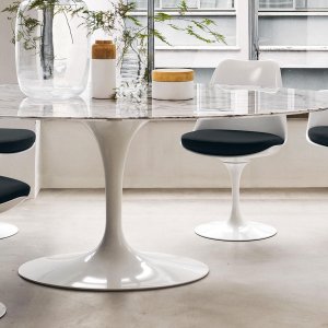 Round Saarinen table with Arabescato marble and white base