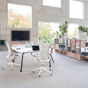 Row of se:air chairs on a hot-desking bench in an Indian office