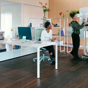 Black se:air high back office chair at a home office desk