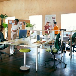 se:kit conference swivel chair on a 4-star aluminium base with felt glides