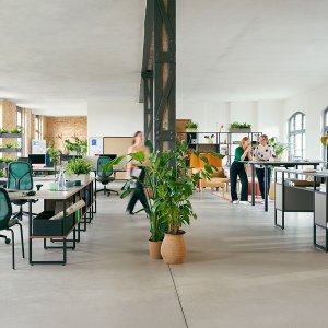 Counter version of the se:kit Sedus with footring at a high desk