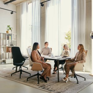 Conference room chair se:mission by Sedus with a mid backrest