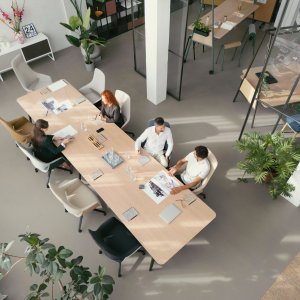Meeting room furnished with se:mission chairs by Sedus