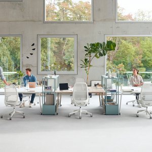 Clear white se:air with silver-grey membrane: frame, base and castors in one colour