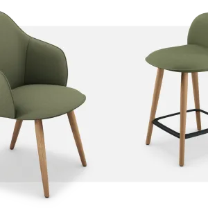 Upholstered se:café soft chair on a powder-coated skid frame