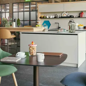 se:café high diner with two facing high benches and an integrated table