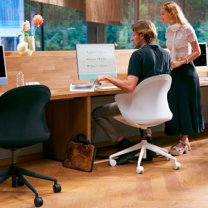 Sedus se:flair on a five-star base with castors at a workstation