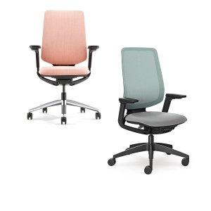 Ergonomic office chair se:flex by Sedus with mid grey mesh back at a shared workstation in an Indian office