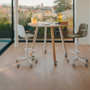 Stool version of the Seela at 75 cm height