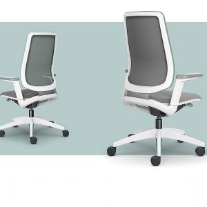 Black 3D knitted membrane on the backrest of a se:flex mesh chair