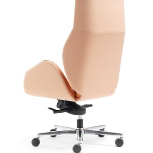 Low backrest version of the Suoni executive chair