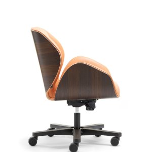 Polished aluminium base of the Suoni guest chair