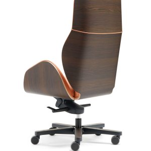 Suoni chairs arranged around a meeting table