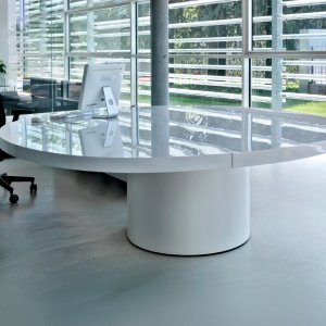 Conference tables Asymmetrical Meeting 550 × 200 cm in matt lacquer