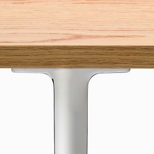 Toa workstation for four with DSP sound-absorbing dividers