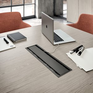 Mobile pedestal with recessed castors by Quadrifoglio