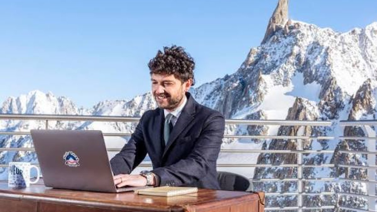Why women feel the cold in the office, and what a 24 °C default leaves out