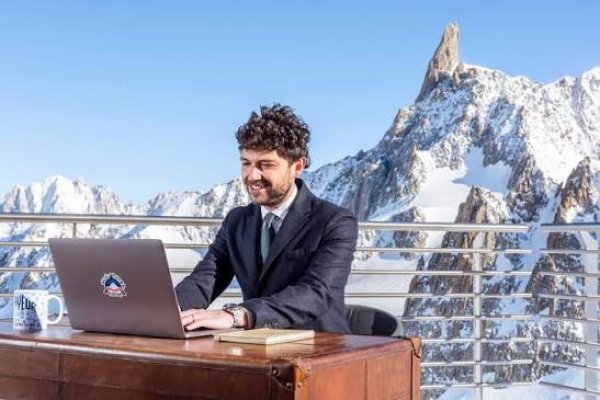 Why women feel the cold in the office, and what a 24 °C default leaves out