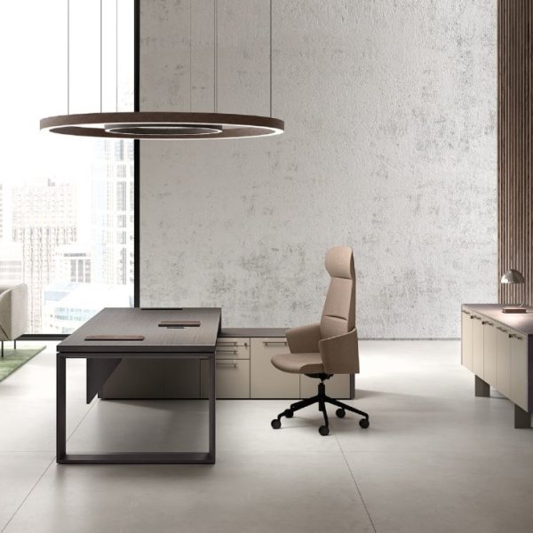 Operative floor with Bralco workstation collection and storage