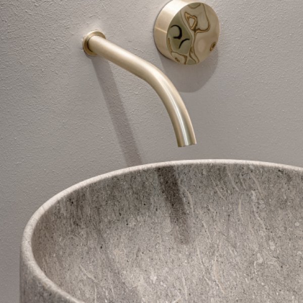 CEA sensor tap in stainless steel for a high-use washroom
