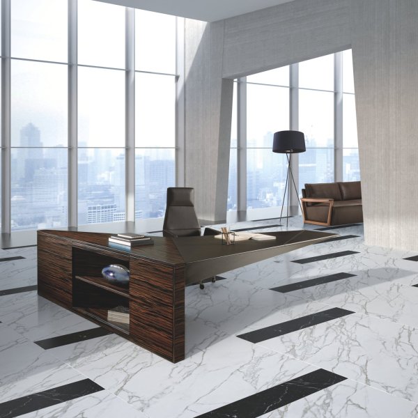 MD cabin in India with i4Mariani leather executive armchair and veneered desk