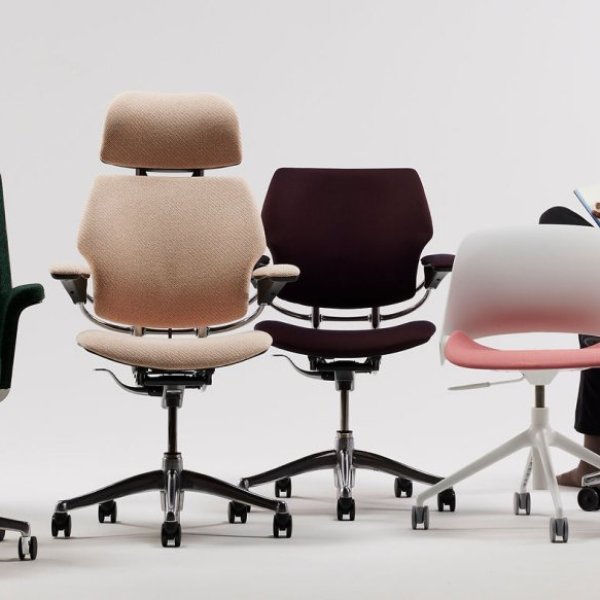 Humanscale ergonomic workstation in a premium office