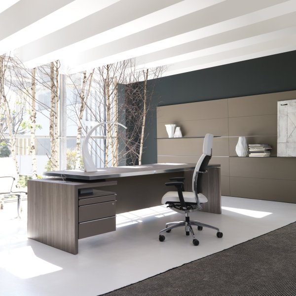 IVM Office operative bench system on a large open-plan floor