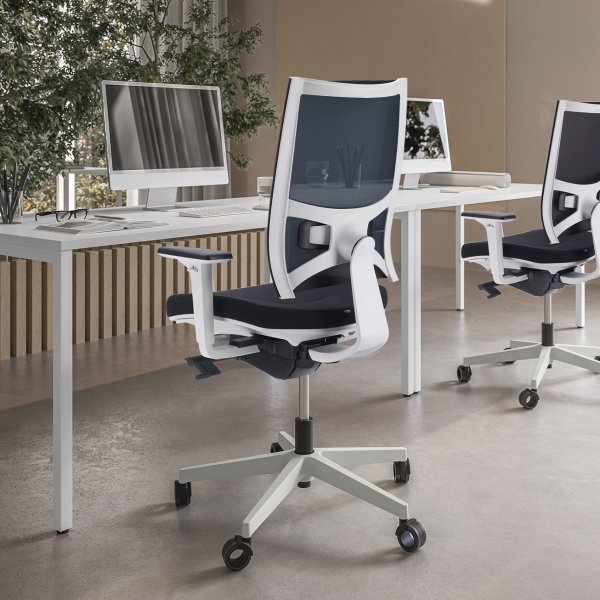 Italian-made Sitland office chair in a premium interior