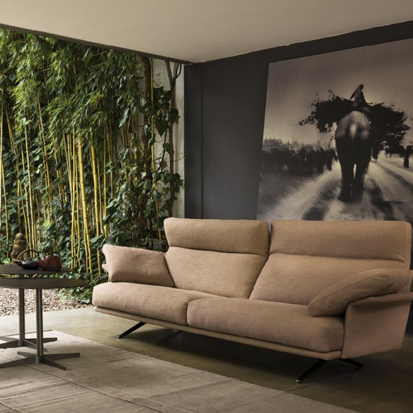 Verzelloni discreet-design sofa in a premium lounge